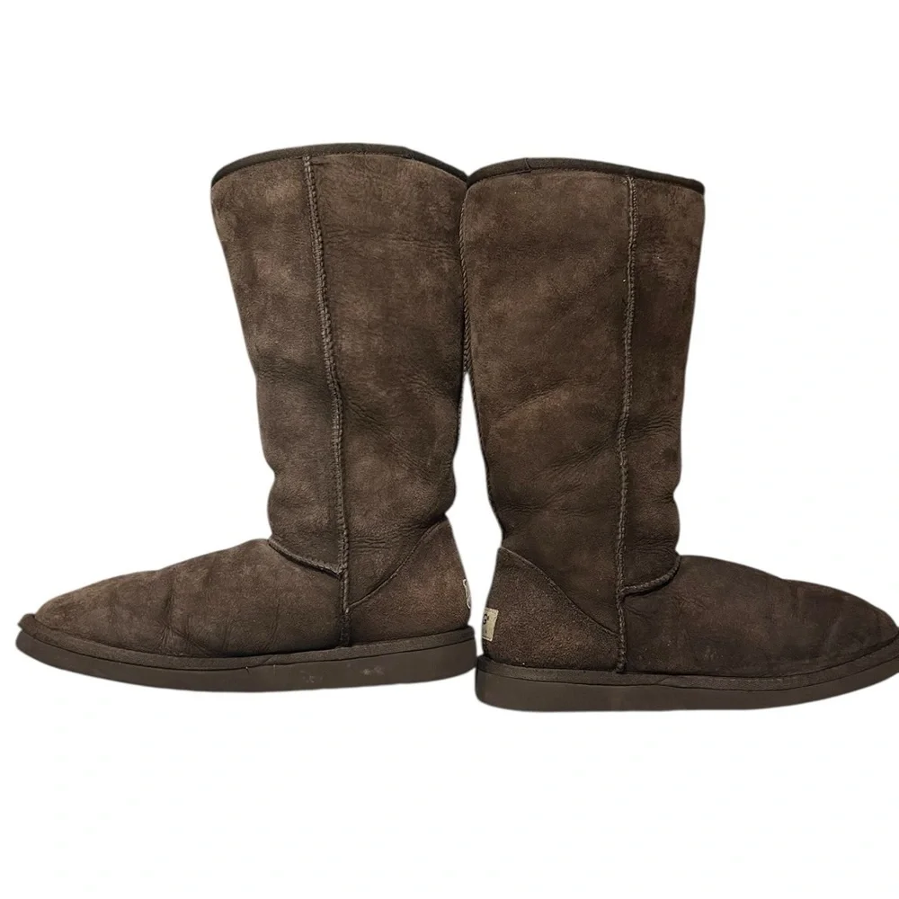 UGG Chestnut Suede boots size 9W